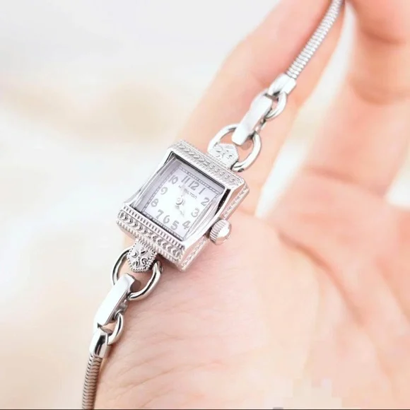 Hamilton American H812710 Women’s Watch
[Very Good Condition] Swiss-Made - Picture 3 of 10